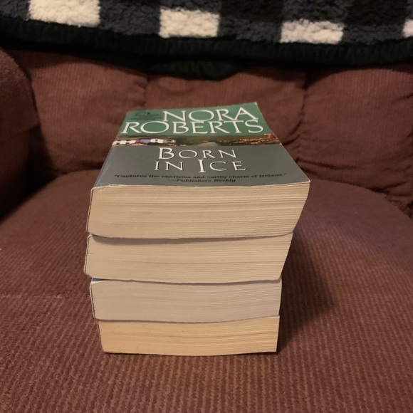 Nora Roberts 4 book bundle - Picture 3 of 13